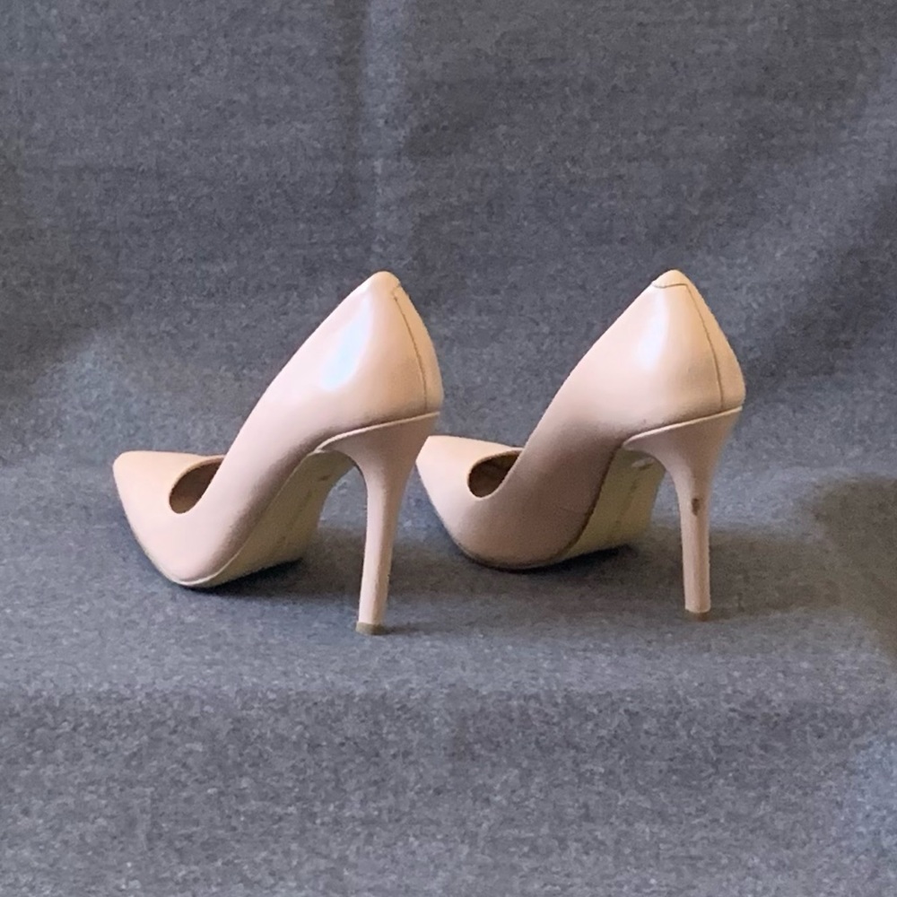 Saks Fifth Avenue Light Beige Pink Classic Stiletto Pumps - Picture 5 of 12